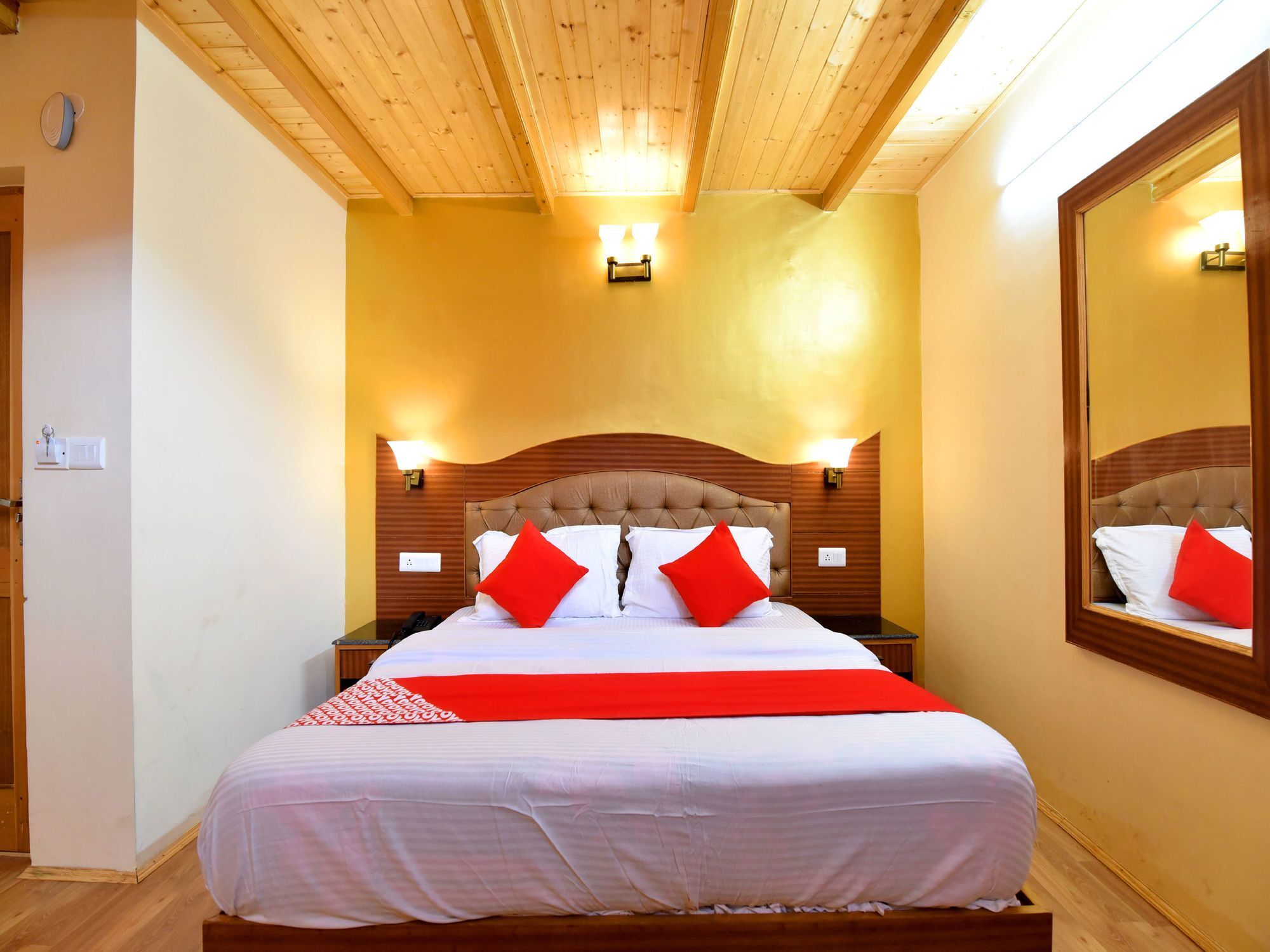 Oyo 13356 Himachal Heights Hotel