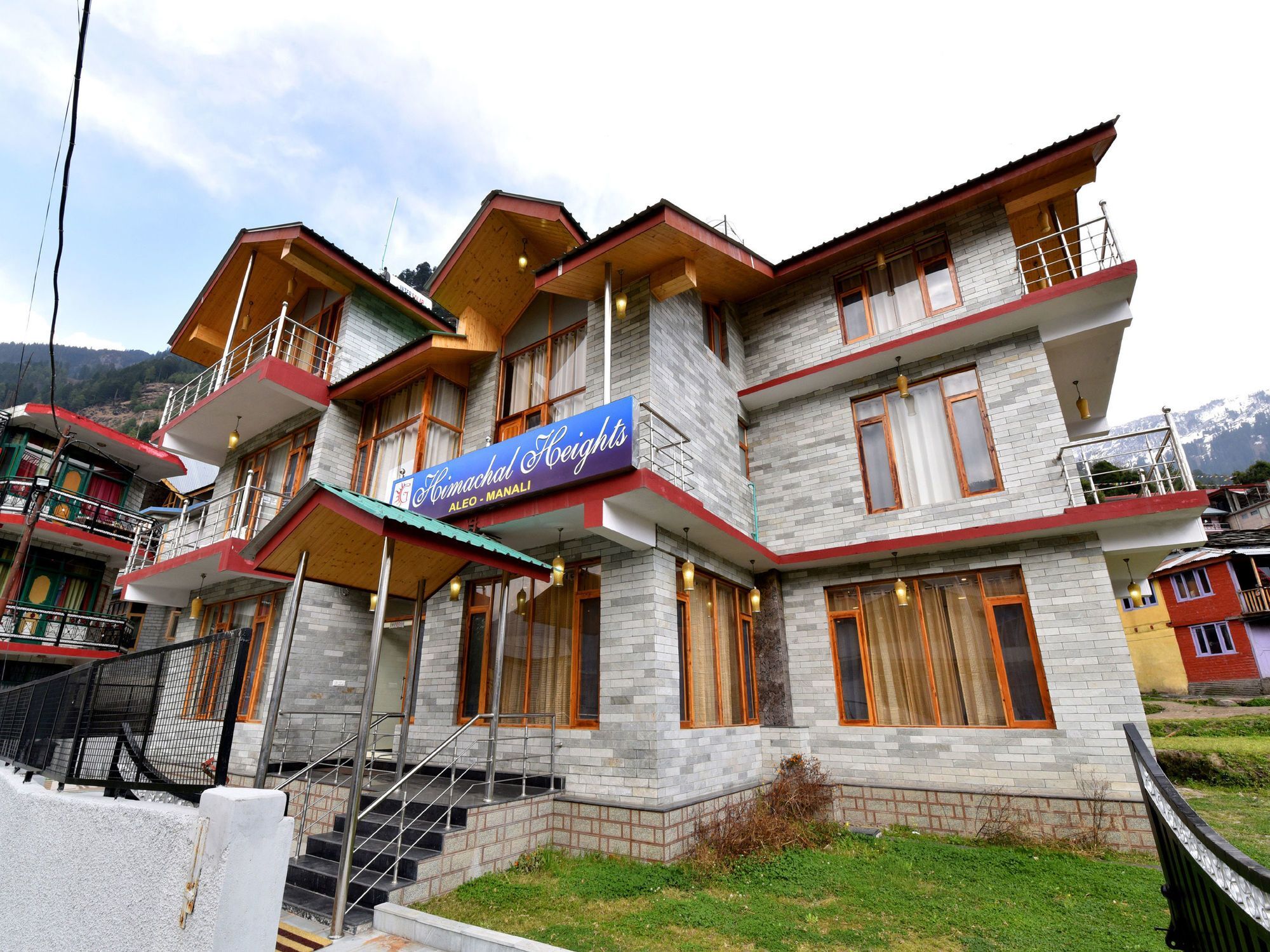 Oyo 13356 Himachal Heights Hotel 2*