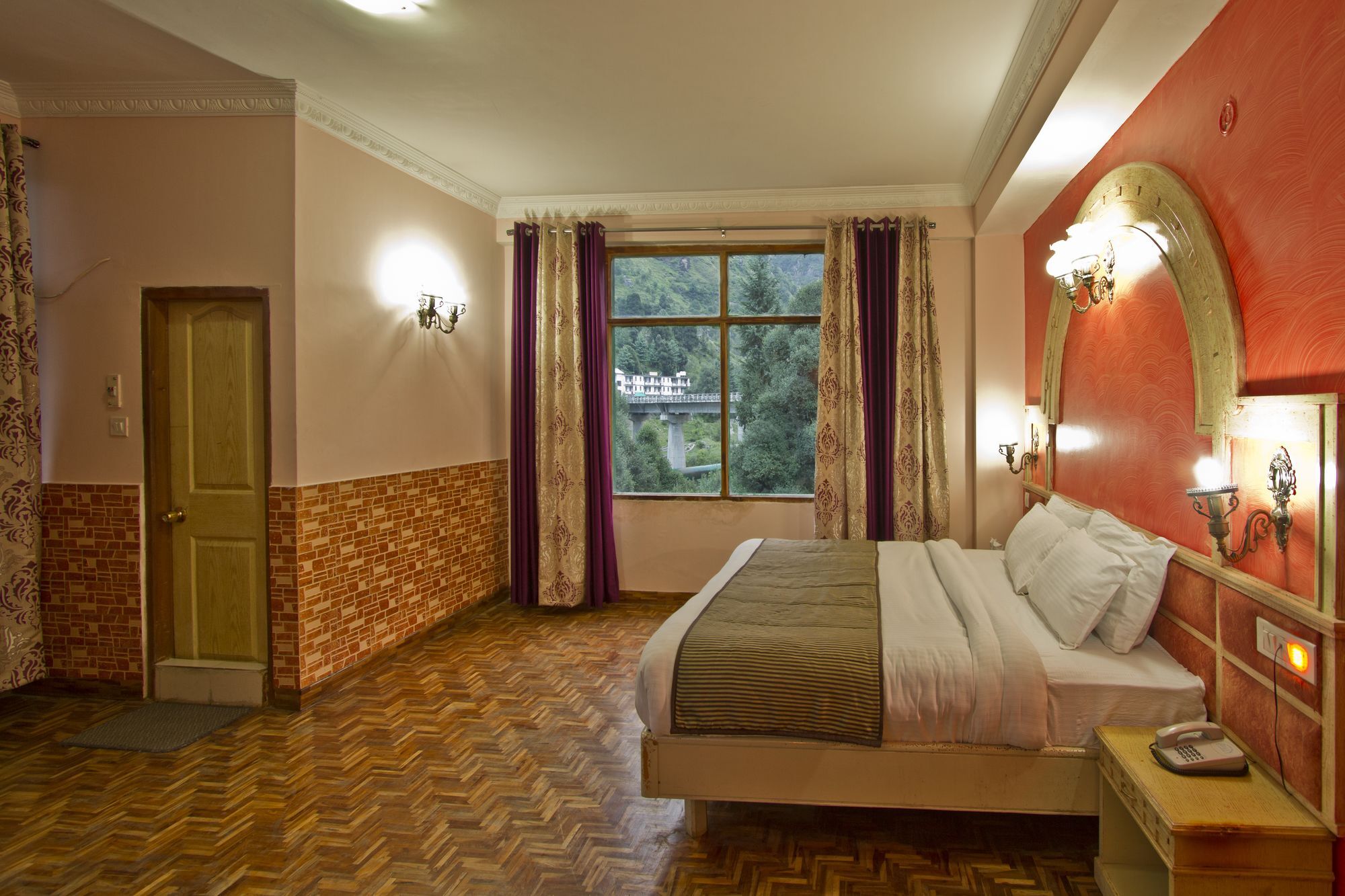 Royal Hills Hotel 3*