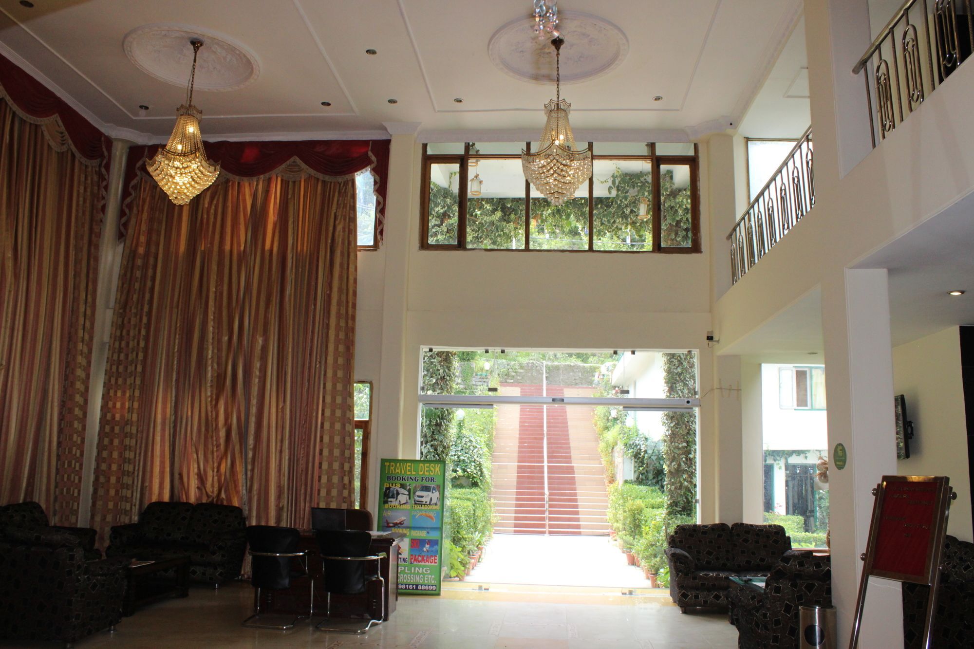 Royal Hills 3*