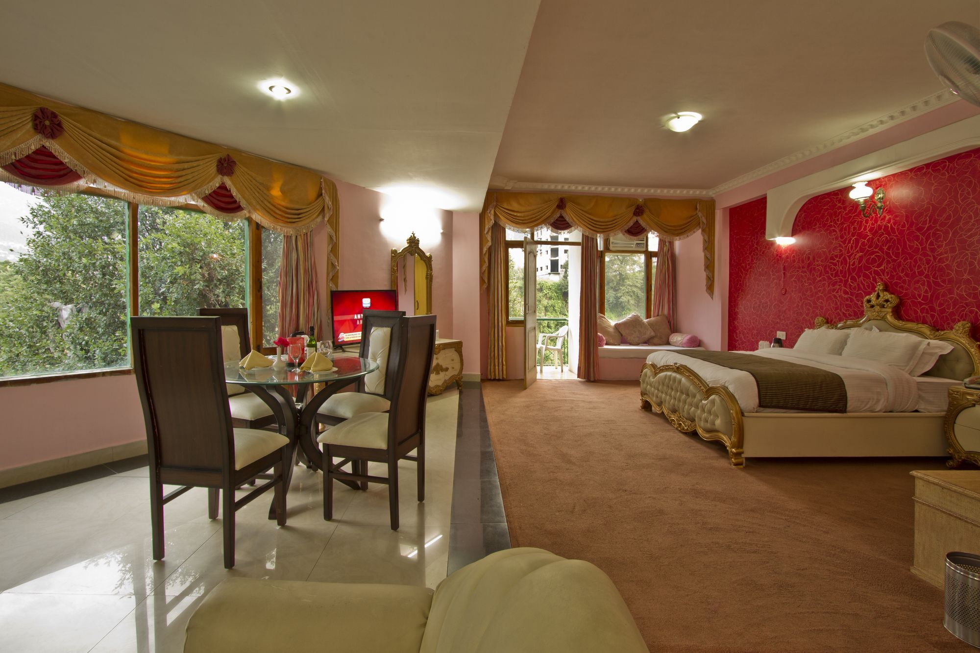Royal Hills Hotel 3*