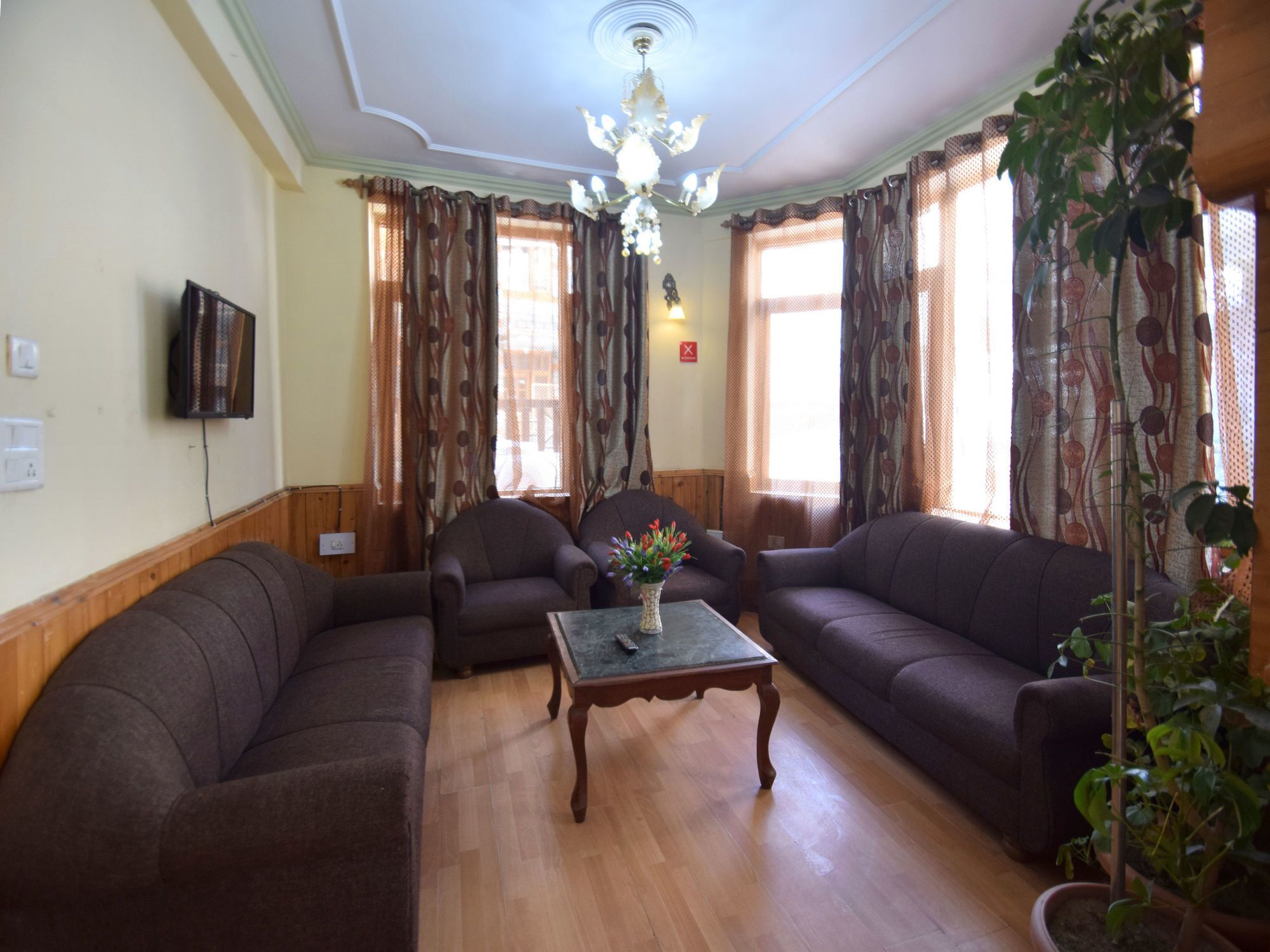 Hotel Himalayan 3*