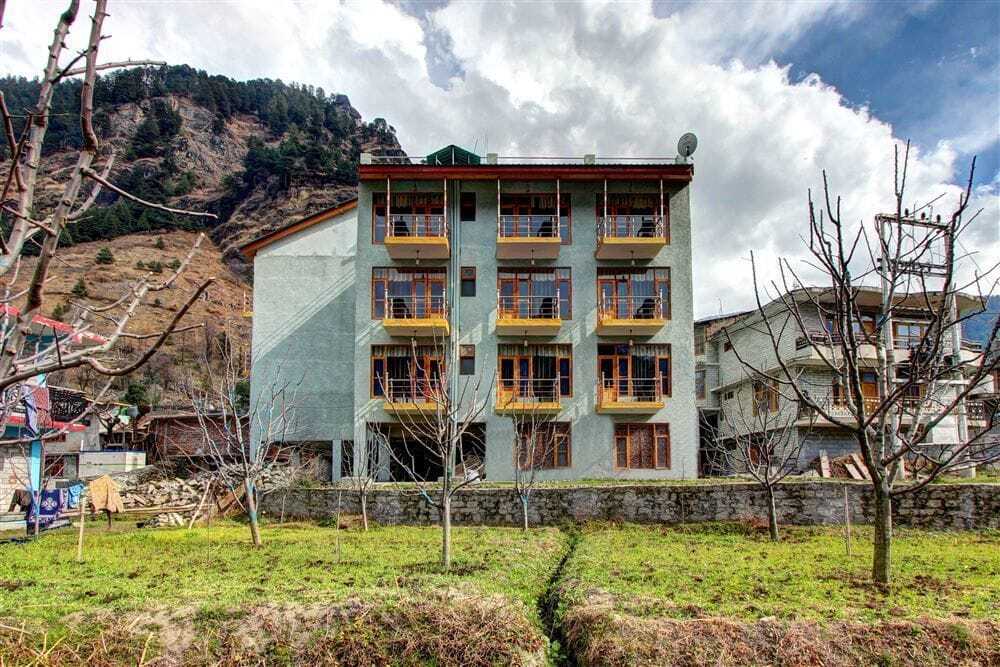 Snow Country, Hotel 3*