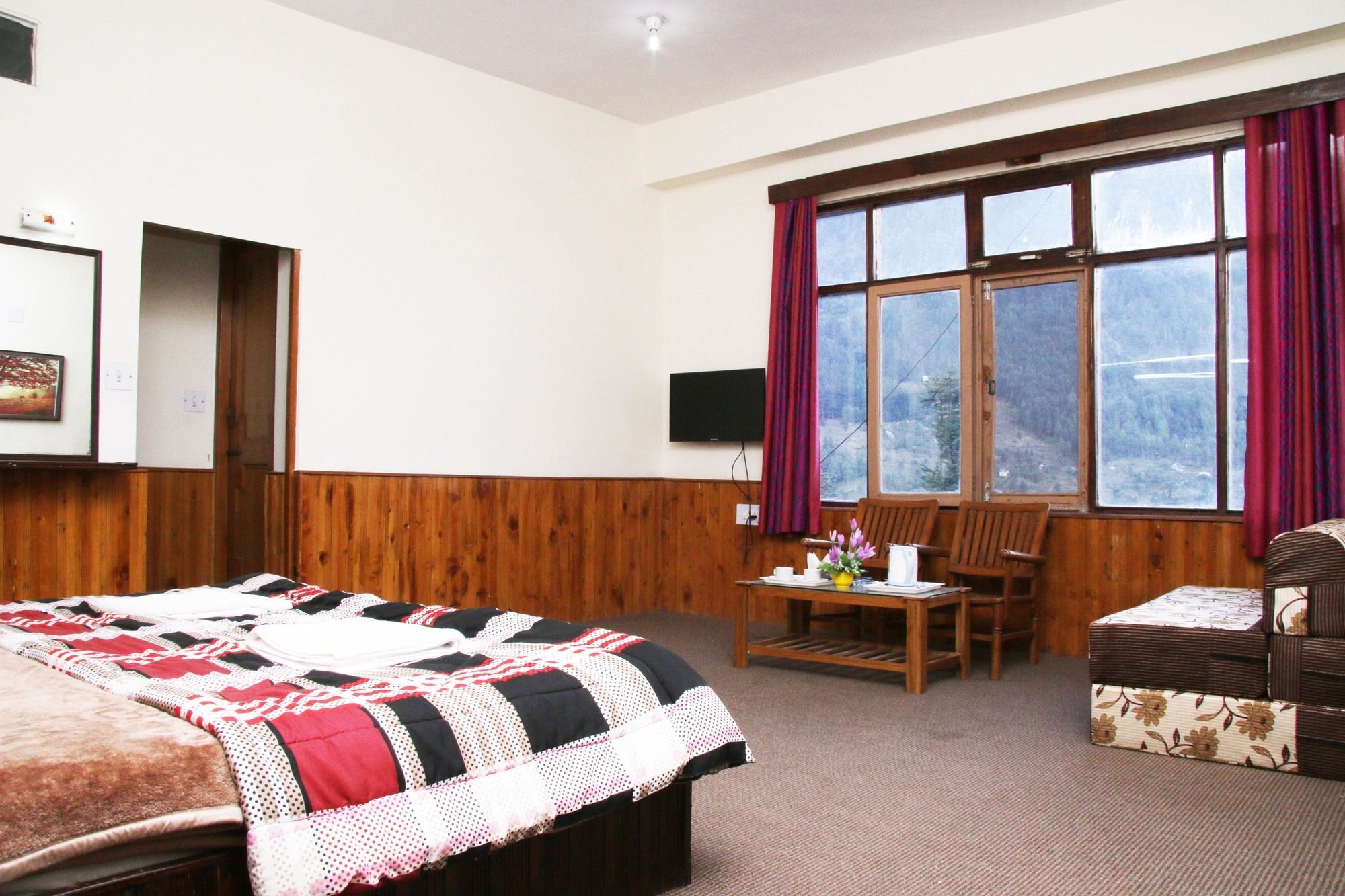 Utopia & Hotel Manali (Himachal Pradesh)