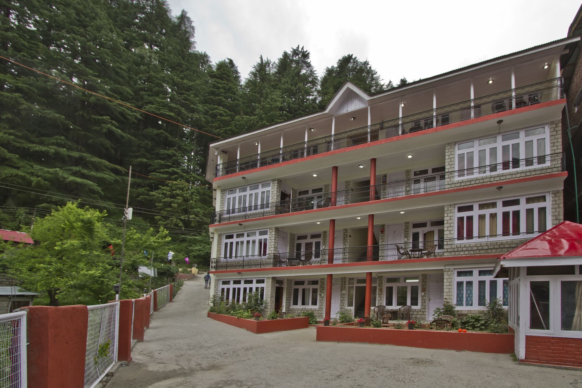 Oyo 8895 Pine Grove 3*