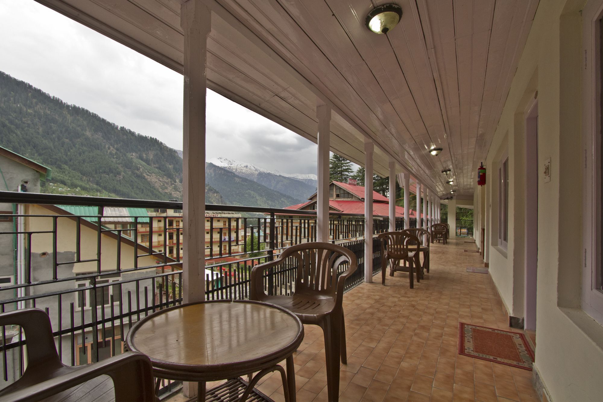Hotel Oyo 8895 Pine Grove