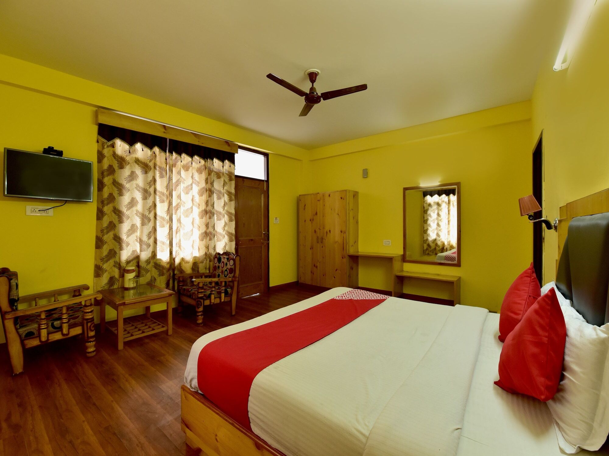Oyo 23130 Radhika Hotel 2*