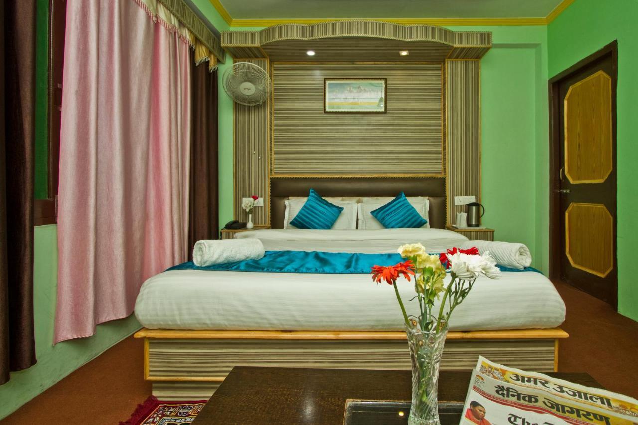 Vikrant 100 Meters Walk To Mall Road