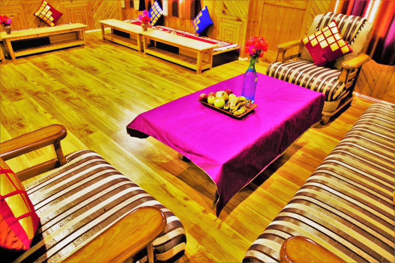 Pause At Hotel