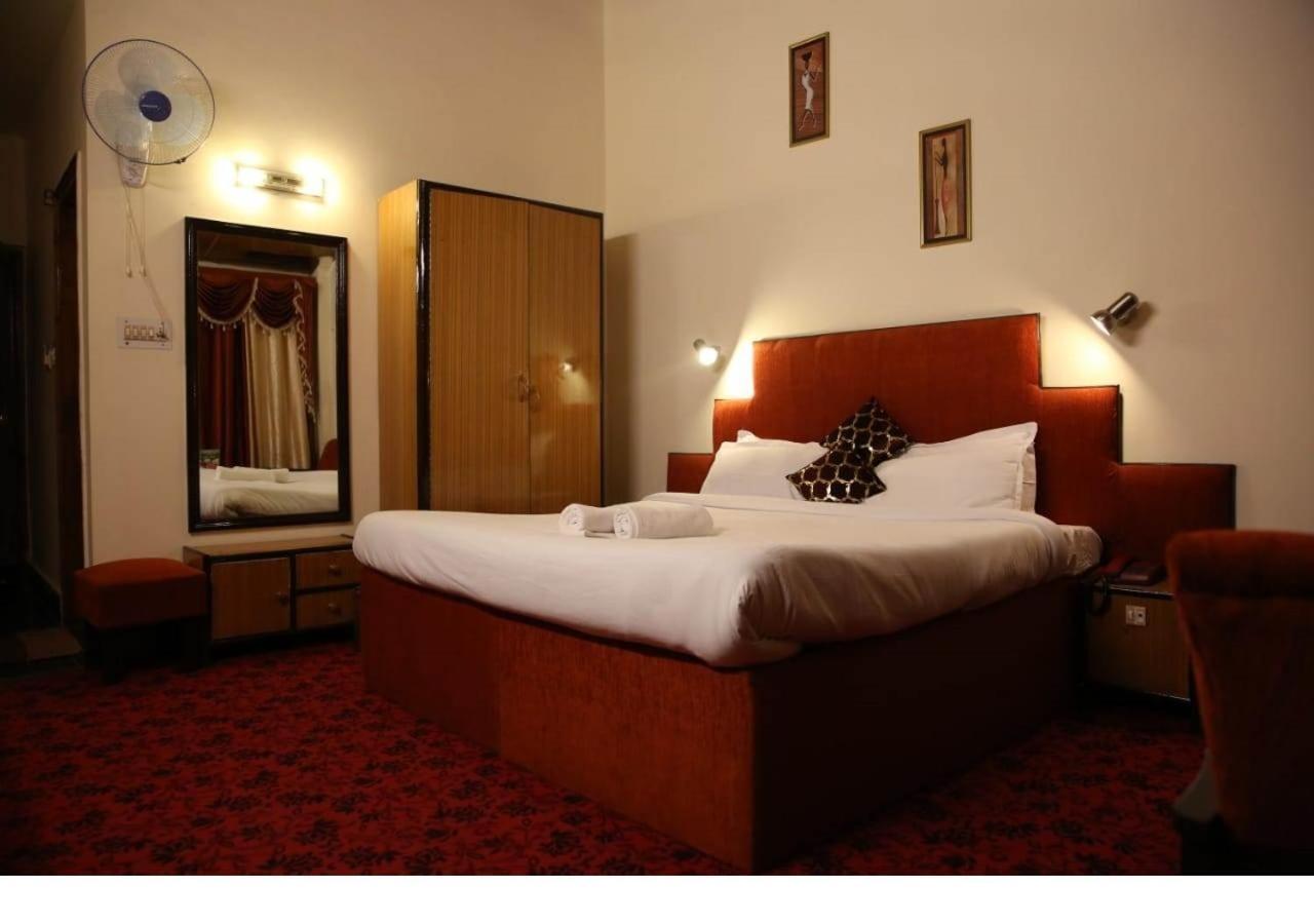 Hotel Fabhotel Ever Green 3*