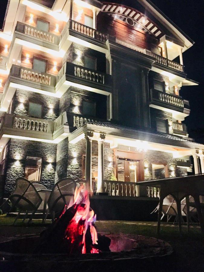 Sylvan Hues Hotel